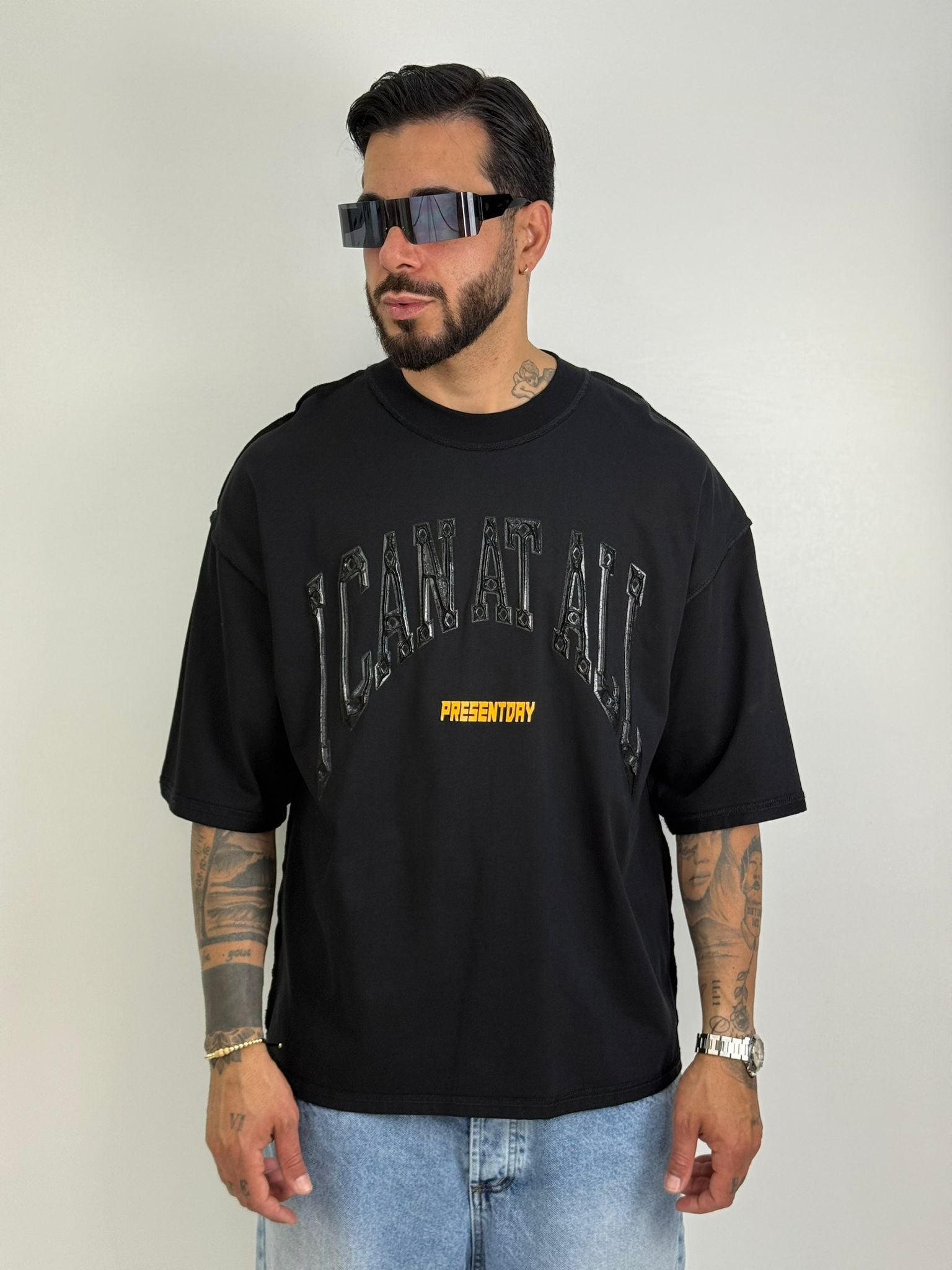 T-shirt Present Day Rilievo ULTIME taglie L e XL